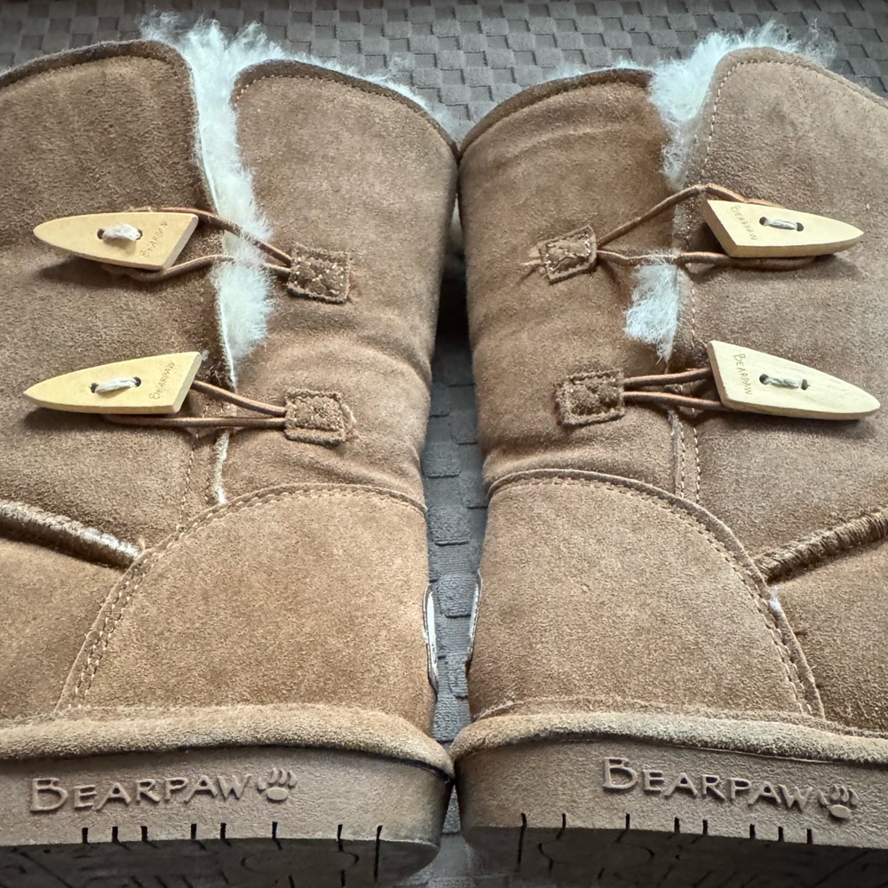 BearPaw Tan Suede Boots With Sheep Skin/ Wool Blend Lining. Size 9 - Picture 15 of 16